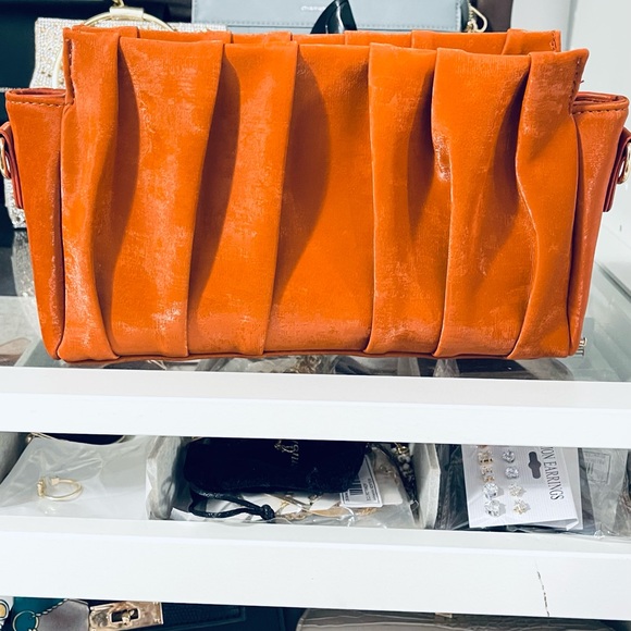 Minimalist Ruched Chain Bag - Picture 3 of 6